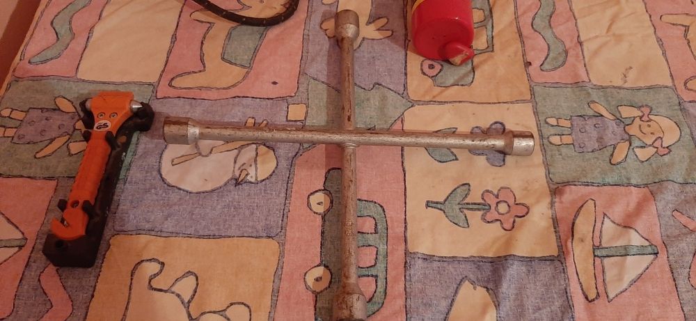 Крачна помпа,пожарогасител  и други.