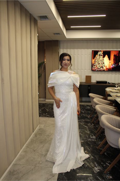 Шикарные вечерние платья))