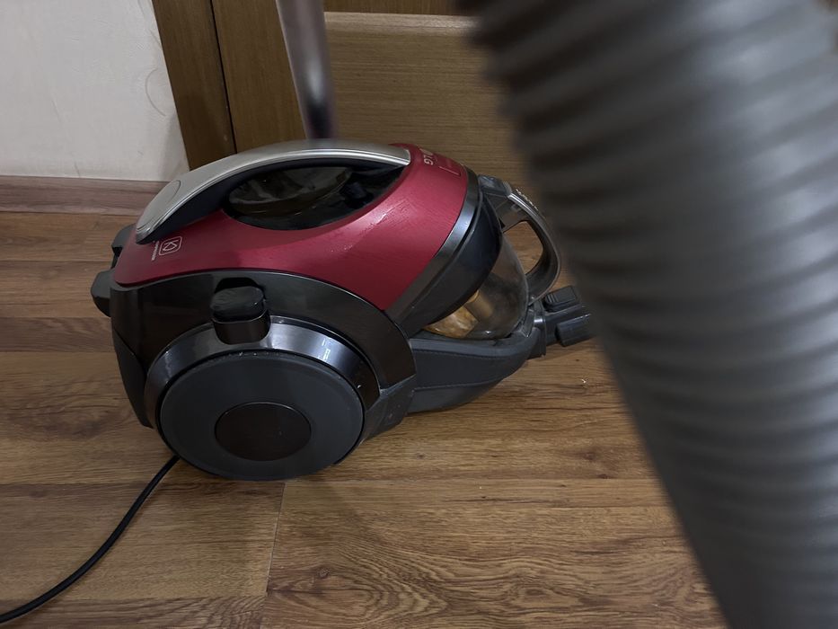 Продам пылесос lg