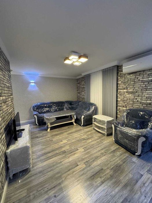 Аренда 2 комнатная  чиланзар 6 квартал 
Этаж 3  
2/3/4