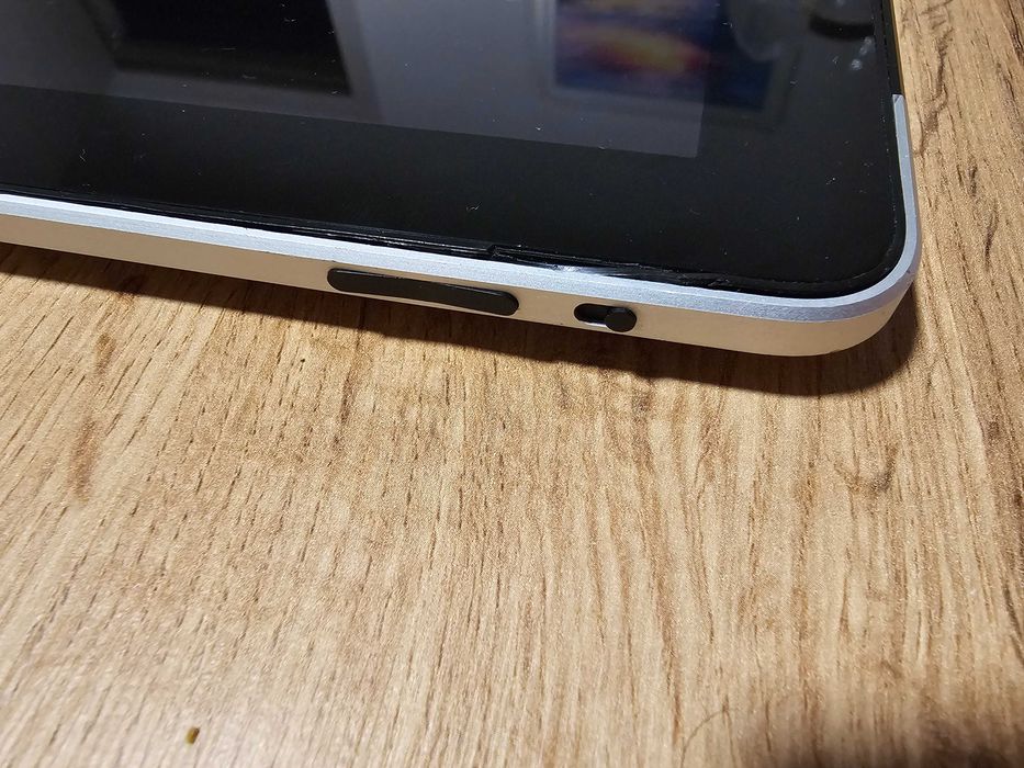 Apple iPad 1st Gen (A1337 EMC 2328) 64GB + 3G – За части / Подута батерия
