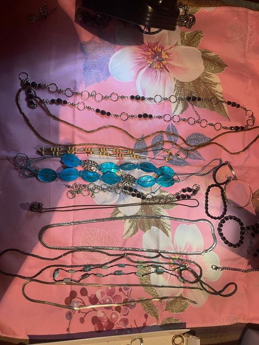 Продам браслеты кольца бусы