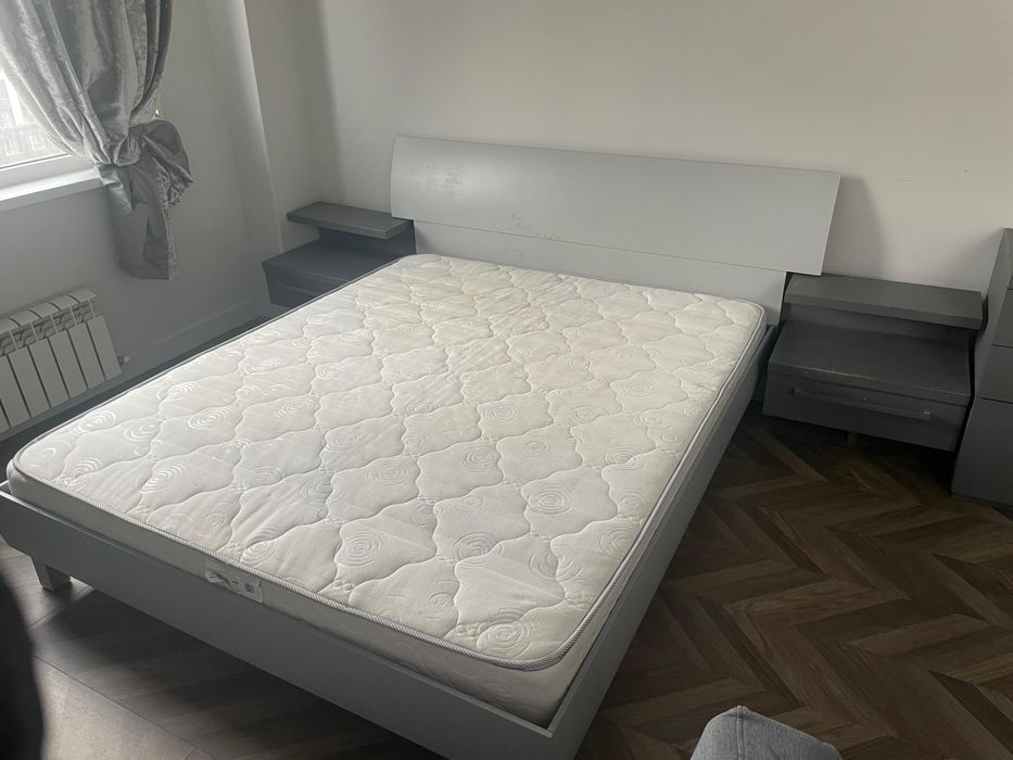 Кровать с 2 тумбами