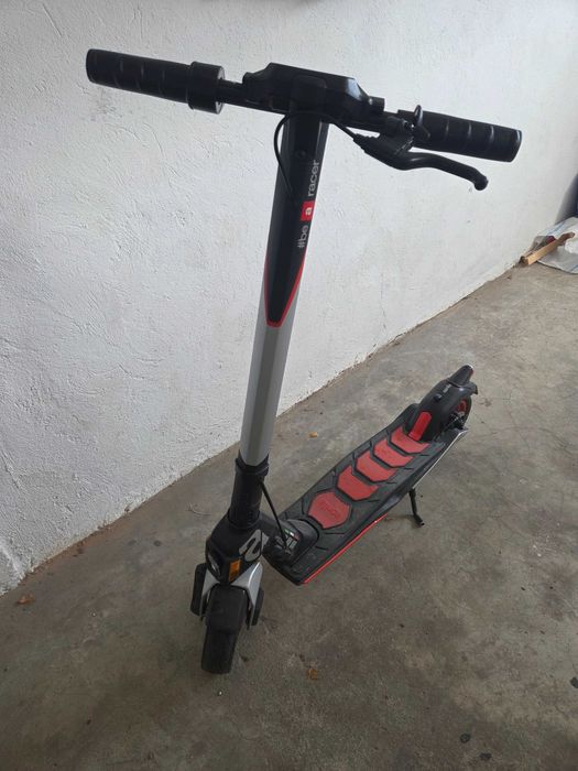 Trotineta Aprilia eSR1