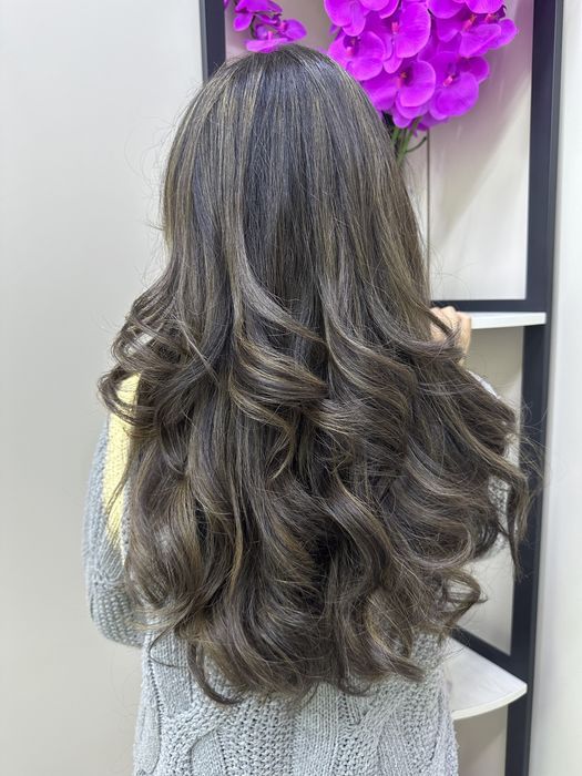 Я профессиональный мастер наращивание ресниц и ламинация