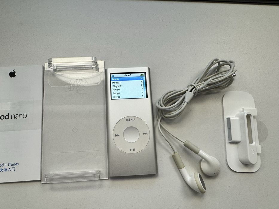 Оригинален Apple iPod Nano 2nd Generation 2GB (A1199) Сребрист – С кутия и слушалки (с качена музика)