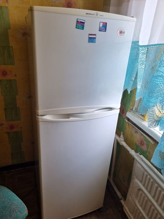 Продам холодильник