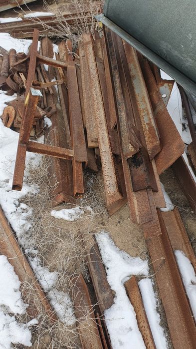 Продаются угольник,швеллер, трубы.