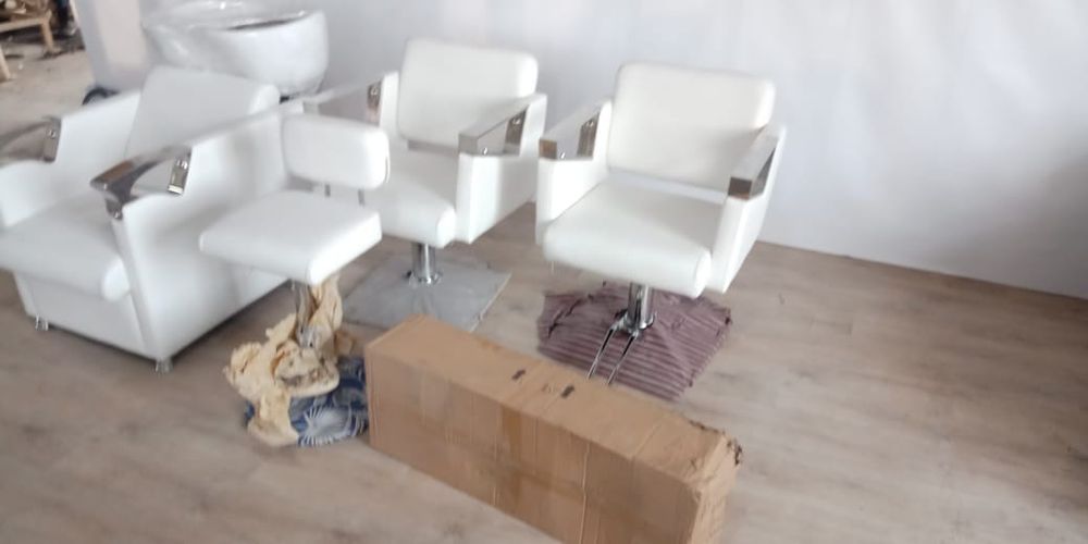 Парикмахерское кресло в ассортименте