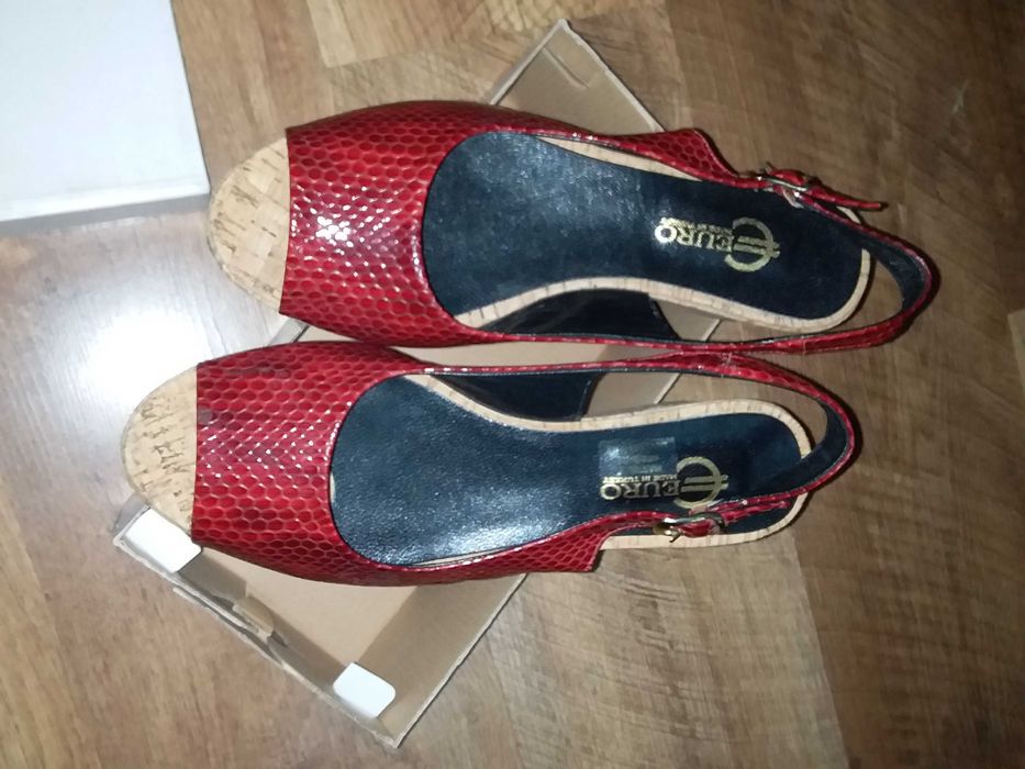 Босоножки танкетки. 39-40 р. Кожа