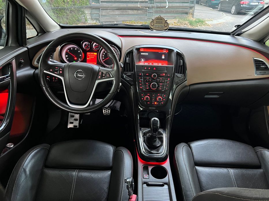 Opel Astra J Sedan Facelift | 2014 | 1.7 CDTI 167 CP | WEBASTO | Piele Maro | Full CustomPreț: 5.999 € Negociabil (mașină personală)