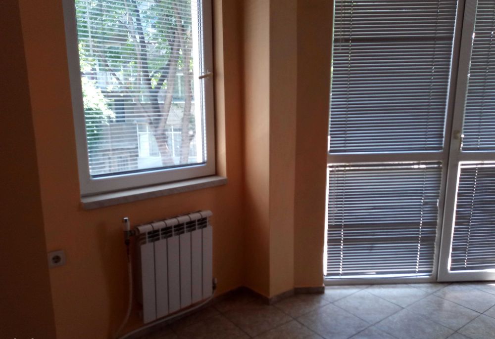 Дава се под наем Тристаен апартамент в Русе, Център - 75 кв.м за 306 € - Снимка #2