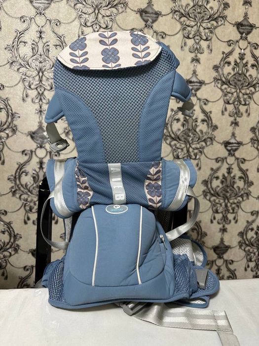 Рюкзак-кенгуру, предназначенный для переноски ребенка