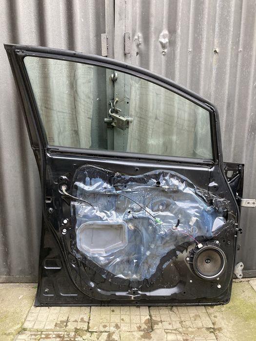 Предна лява врата за тойота версо/Toyota Verso 09-14г