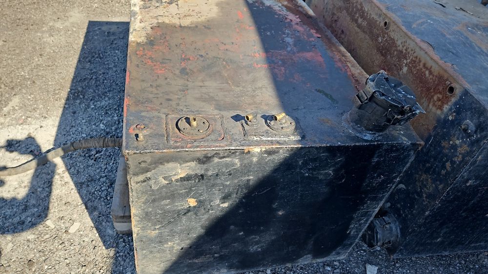 Продам бензобак на 500 литров