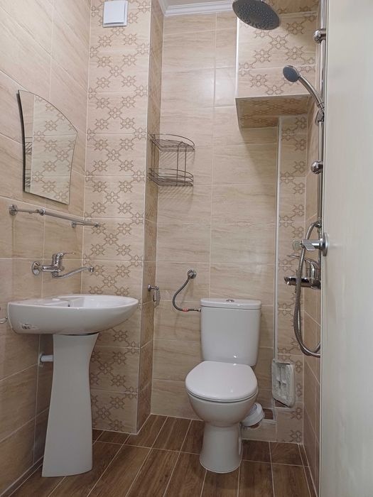 Дава се под наем Двустаен апартамент в Бургас, Център - 65 кв.м за 459 € - Снимка #3