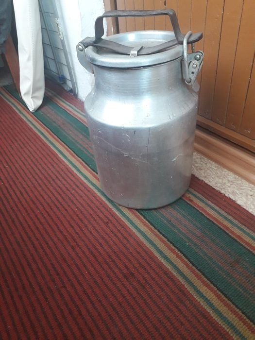 Продам бидон,10л.