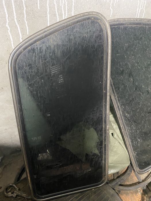 Задние стекла нива Пара