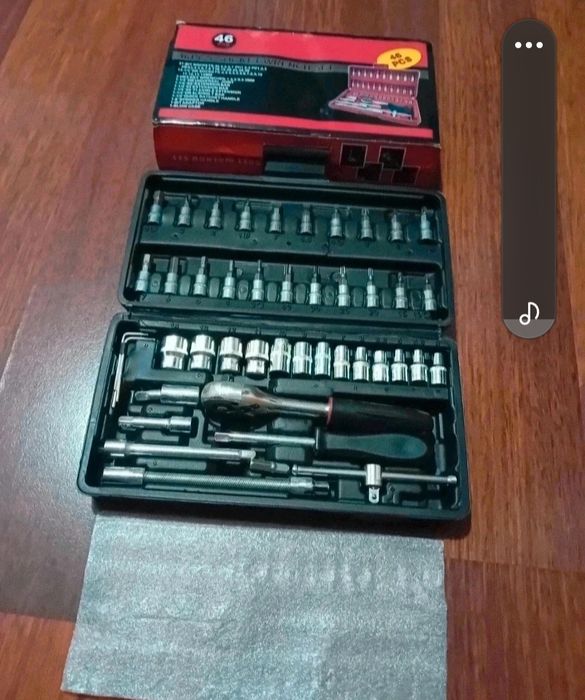 Trusă chei tubulare cu cheie crichet și diferite accesorii