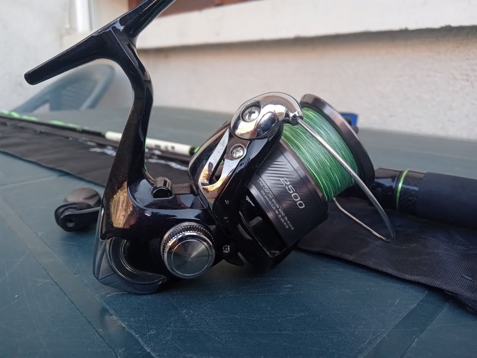 Спининг комплект (въдица с макара +кутия и 3 воблера подарък