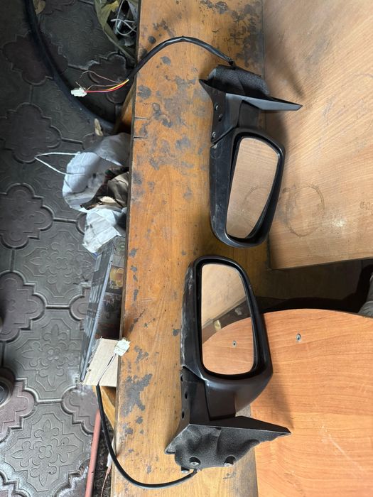 Продам зеркала на Ниссан