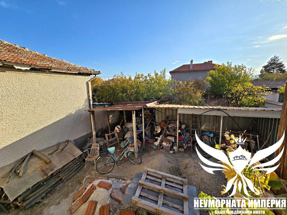 Двуетажна вила/къща 80РЗП в 400кв.м двор в с.Дълбок Извор