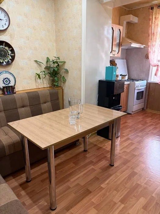 Продаётся  Мирабад Авиагородок 3/4/5 с мебелью техникой ремонт средний