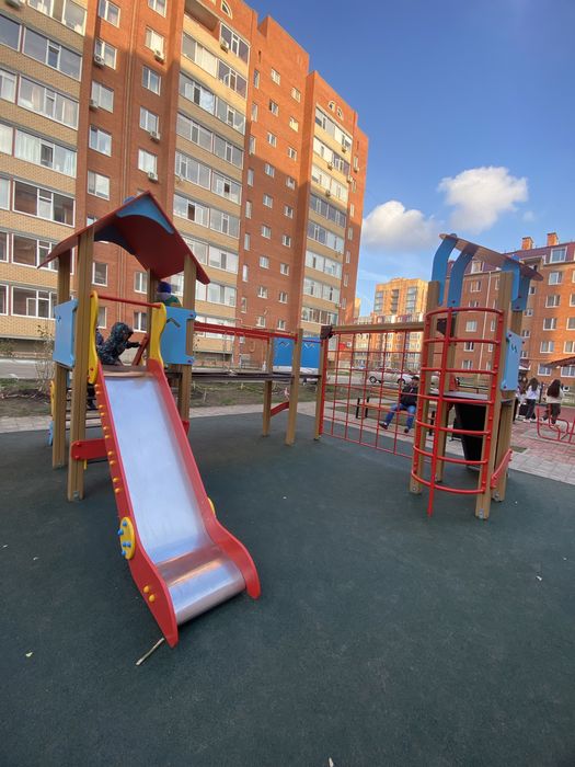Детская площадка карусель горка качеля
