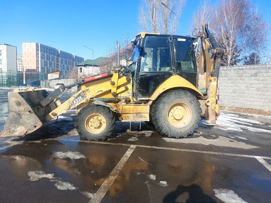 Экскаватор-погрузчик 3 в 1