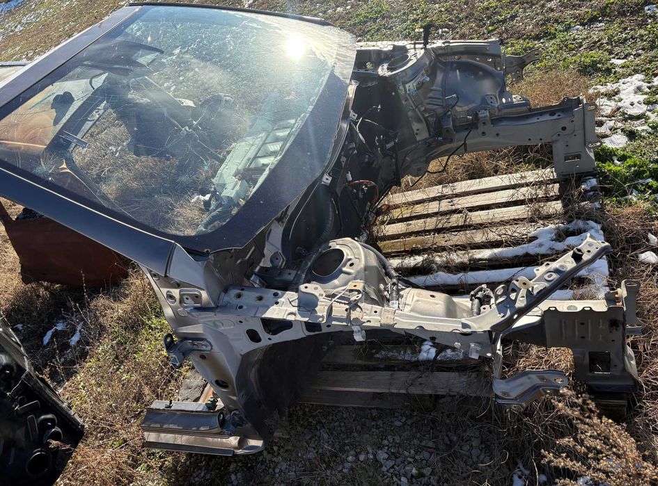 Части за Тойота Аурис 2 Toyota Auris II Ляв рог Десен рог Ляво бомбе