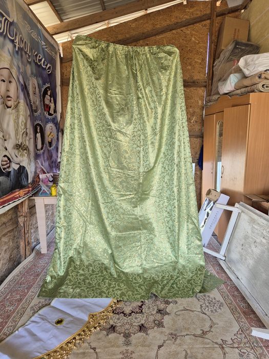 Срочно көшуге байланысты перде сатылады.