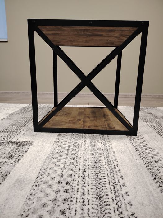 Помощни маси в индустриален стил