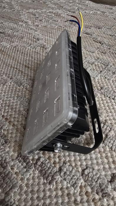 Продам прожектор светодиодный