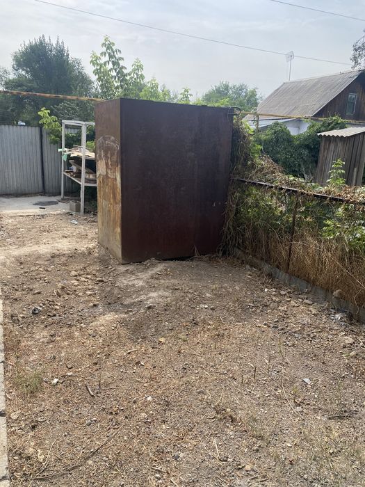 Железная емкость