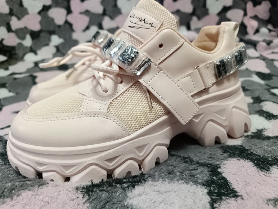 Продам кроссовки