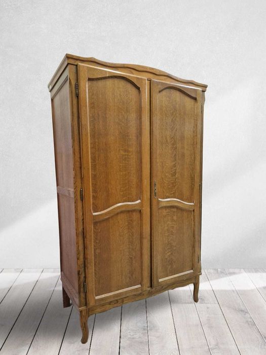 Двукрилен дъбов гардероб, два броя налични