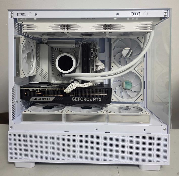 PC Gaming White Ryzen 7 9800X3D RTX 5070
