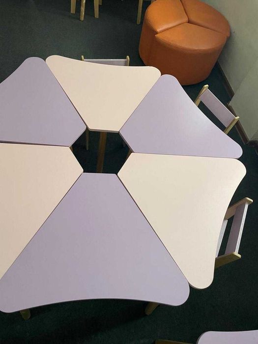 продаются парты ромашка (со стульчиками)