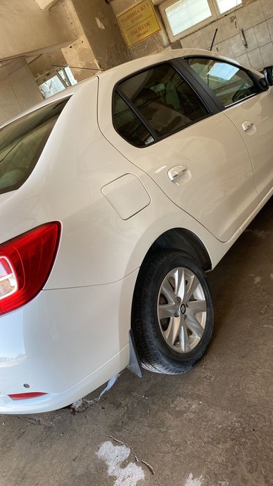 Рено логан машина