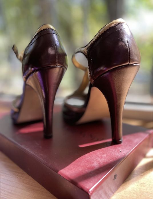 Босоножки красные