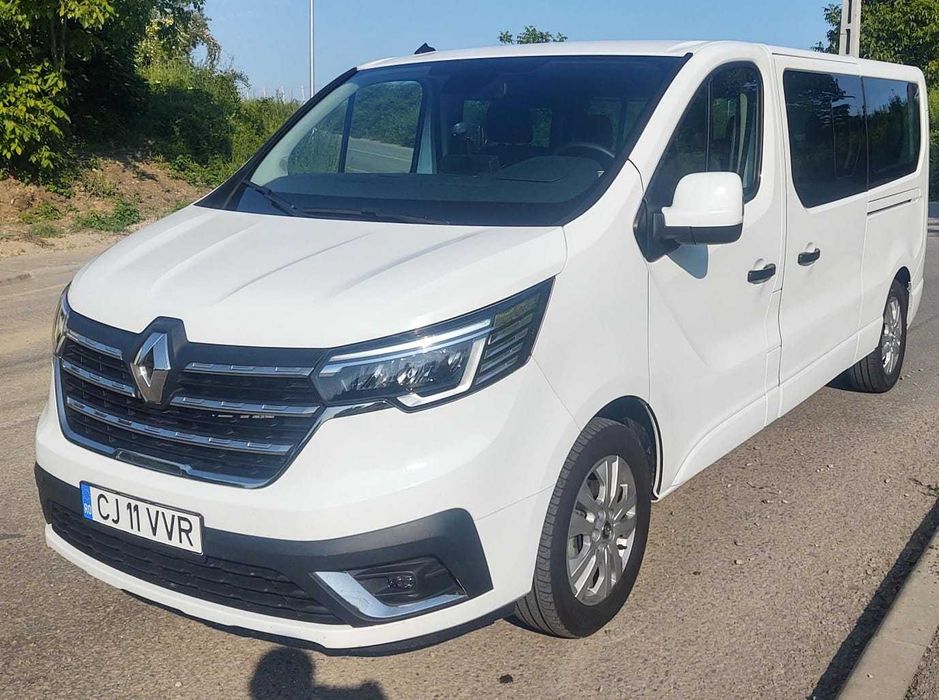 Inchirieri microbus 8+1  VivaroRent