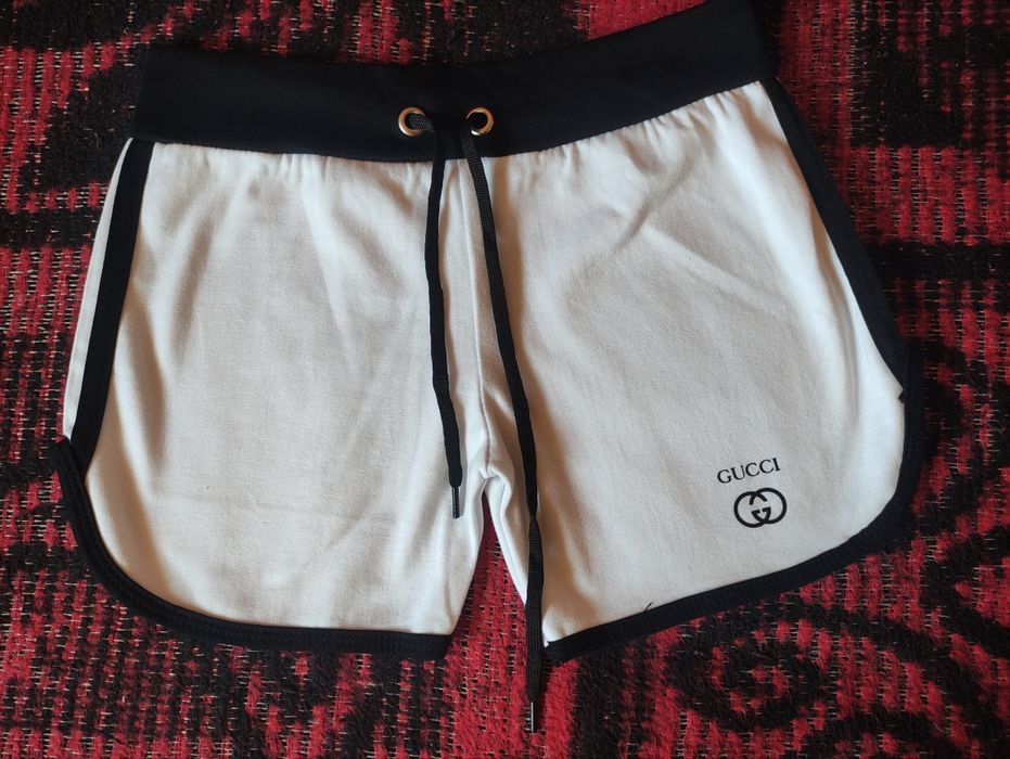 Vând pantaloni scurți damă