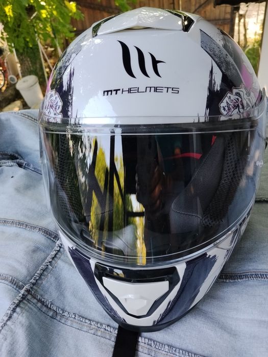 Мотоциклетна каска дамска като нова MТ helmets