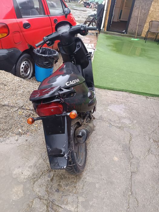 Vând scuter cagiva cucciolo 2t pentru piese sau cine vrea să-l reapare