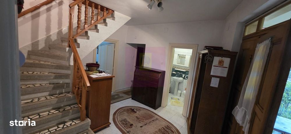 Vila de vanzare cu 6 camere si teren de 5116 mp in Cornu, Prahova