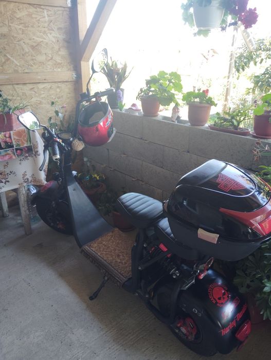 Vind scuter electric in Iași  menționez trebuie schimbat  controlierul