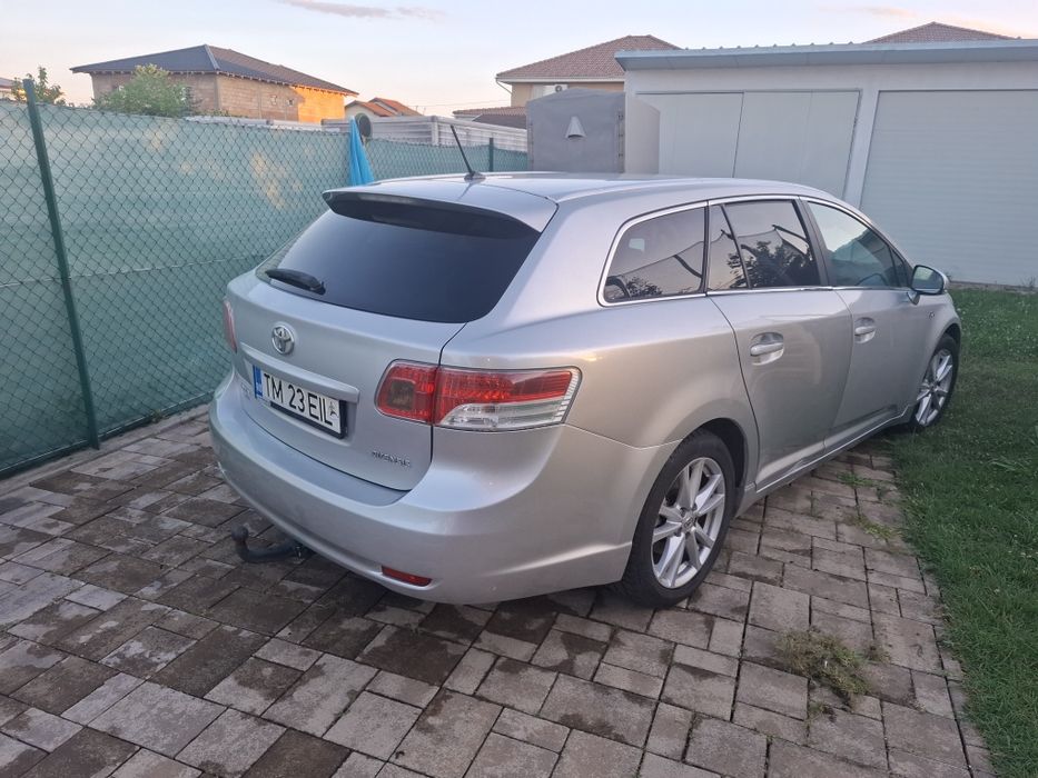 Toyota avensis 2,2 d-cat cutia automata  an 2011