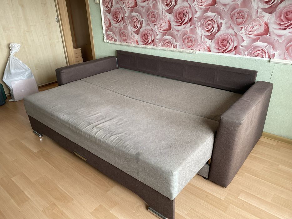 Продам диван раскладной.