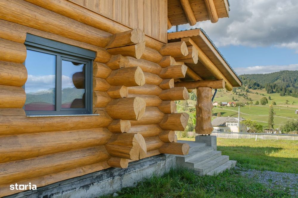 Casă din bușteni masivi | 180 mp | teren 2.440 mp | Vatra Dornei