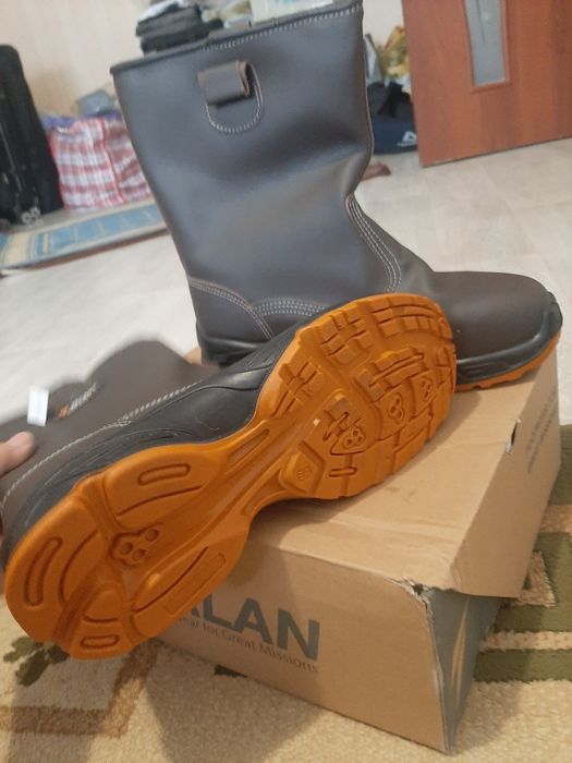 Продам зимние спецобувь!